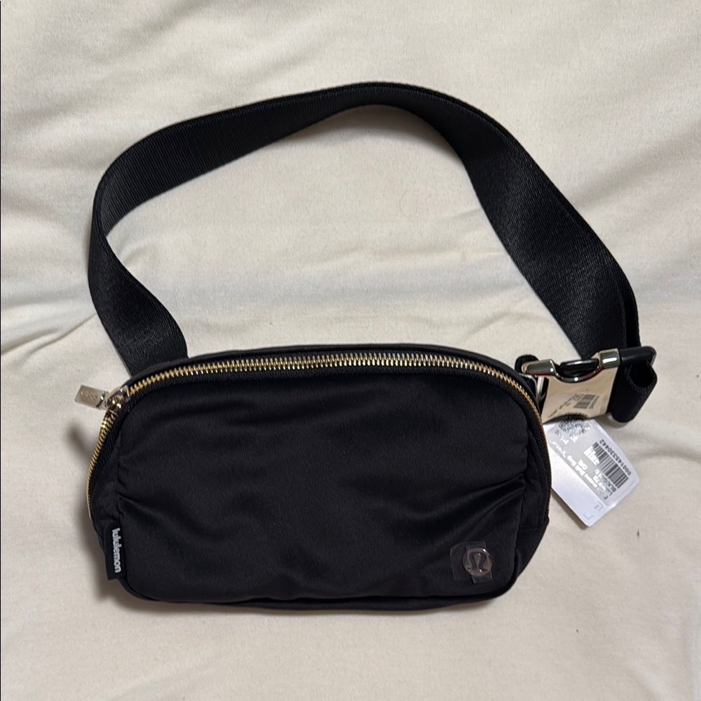 lululemon athletica Black.  Everywhere, belt bag velour. NWT